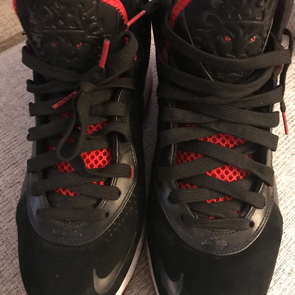 Rare Nike Lebron 8. Black Red & White / No Box. / Great Condition. Size 8.5 Mens